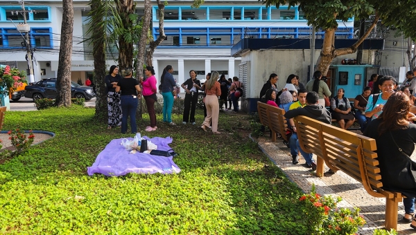 “Greve é um direito garantido, mas a praça precisa ser preservada”, diz Prefeitura; Sinteac rebate acusações: “Recolhemos o lixo todos os dias”